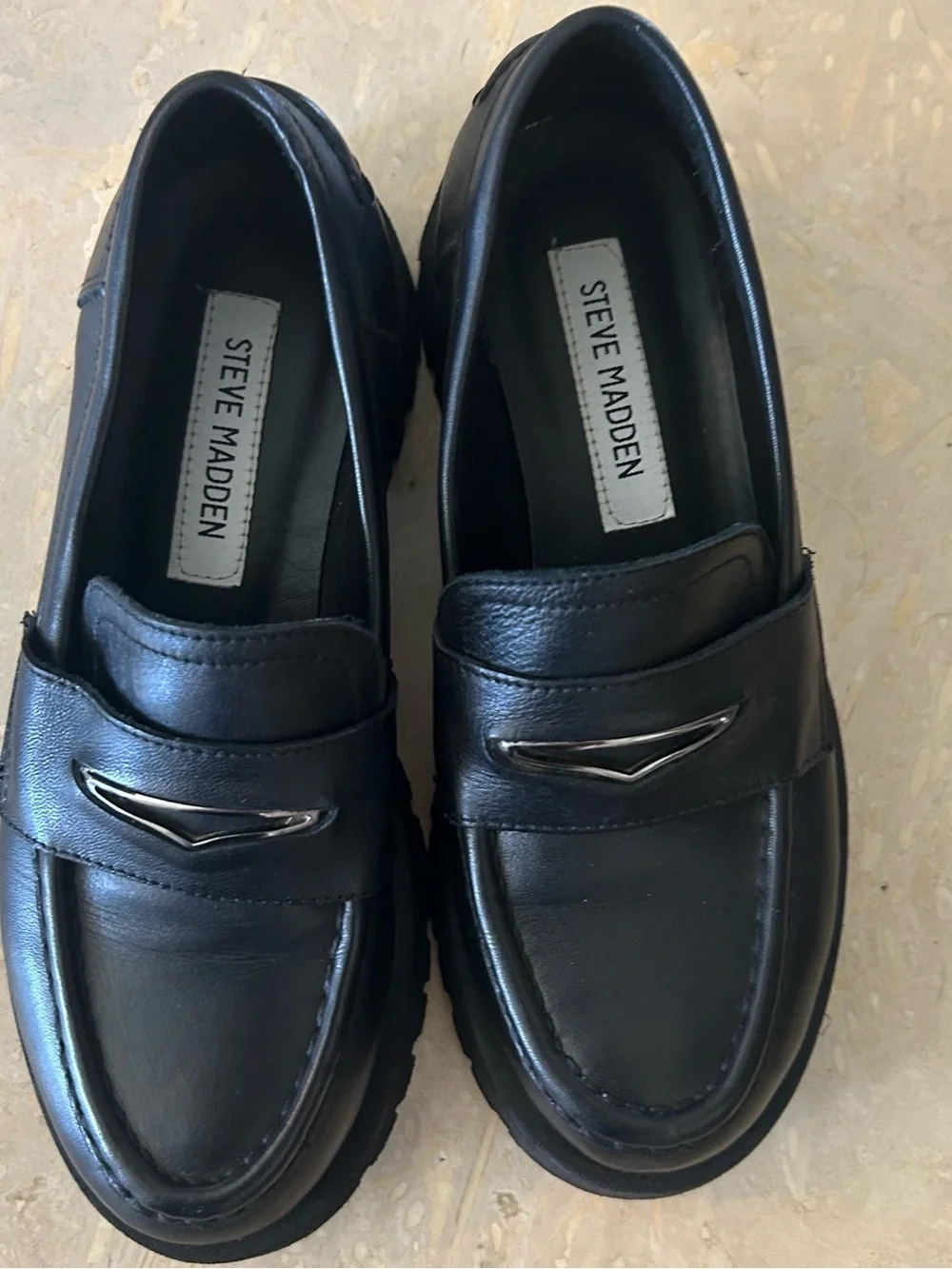 Steve Madden Black Lawrence Loafers with Silver Accent       Women Size 6